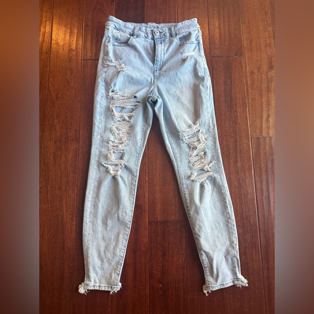 American Eagle light wash Ripped Jeggings.